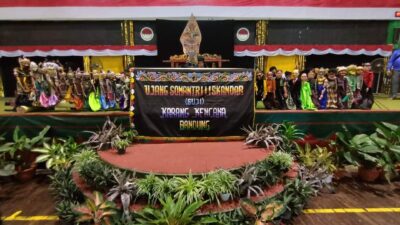 Persiapan pentas Wayang Golek di Al Zaytun. Foto : Ita Puruhitari