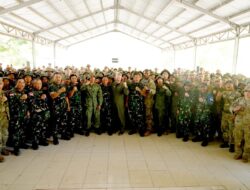 Momen Kedekatan Panglima TNI Bersama Pasukan Multi Nasional Pada Latihan Super Garuda Shield 2024