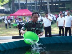 Panglima TNI Tanam Pohon dan Tebar Benih Ikan