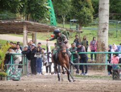 Panglima TNI Jenderal TNI Agus Subiyanto membuka Lomba Berkuda Piala Panglima TNI