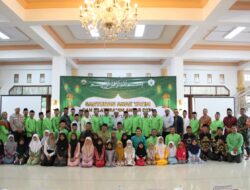 Masjid Baitussalam RW 016 Kayuringin Jaya Tuan Rumah Santunan 184 Anak Yatim