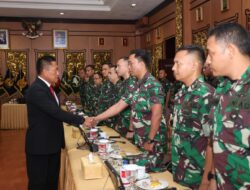 Wamenhan Memberikan Pengarahan kepada Satgas Nakes TNI Gelombang III untuk Misi Kemanusiaan di Gaza