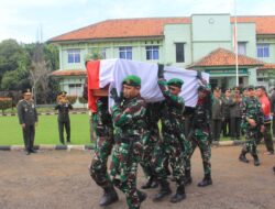TNI Berduka: Panglima TNI Hadiri Upacara Pelepasan Jenazah Prajurit Korban Ledakan Munisi