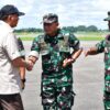 Dandim 1710/Mimika Sambut Menteri Pertahanan dan Menteri Keuangan di Bandara Mozes Kilangin
