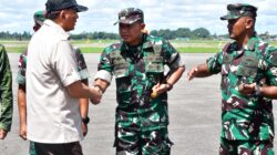 Dandim 1710/Mimika Sambut Menteri Pertahanan dan Menteri Keuangan di Bandara Mozes Kilangin