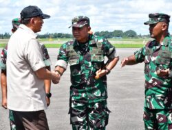 Dandim 1710/Mimika Sambut Menteri Pertahanan dan Menteri Keuangan di Bandara Mozes Kilangin