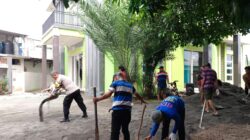 Warga Gelar Kerja Bakti Pemasangan Koblok di Masjid Raya Ar Rahman