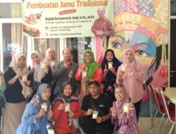 RW 03 Sunter Jaya Gelar Seminar Pembuatan Jamu Tradisional