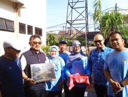 Gerak Jalan Sehat Meriahkan Peringatan Hari Kesehatan Nasional ke-61 di Jati Keramat