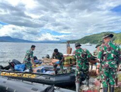 Banjir Putuska Akses, TNI Tempuh 12 Mil Lalui Danau Singkarak Salurkan Bantuan