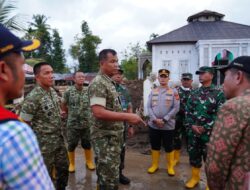 Wakil Panglima TNI Tinjau Pengungsi Banjir di Takengon dan Pidie Jaya