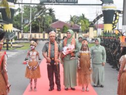 Sambutan Tarian Adat Warnai Kedatangan Dandim 1710/Mimika