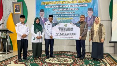 Kemenag Serahkan Bantuan Rp10,2 Miliar untuk Korban Banjir Sumatera Barat