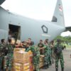 TNI Salurkan Bantuan Logistik ke Wilayah Terisolasi dengan Metode Airdrop