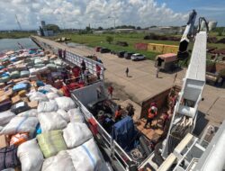 Bakamla RI Tiba di Aceh, Salurkan 92,2 Ton Bantuan ke Lokasi Bencana 