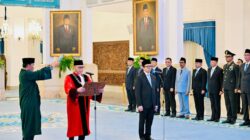 Wakil Panglima TNI Hadiri Pelantikan Hakim Mahkamah Konstitusi dan Wakil Menteri Keuangan di Istana Negara