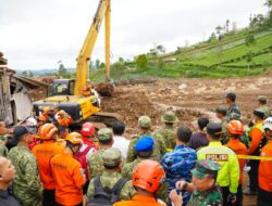 Panglima TNI Tinjau Kondisi Lokasi Longsor Cisarua