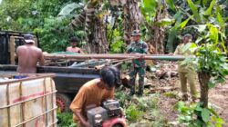 Personel TMMD Ke-127 Kodim 1514/Morotai Lakukan Pemasangan Mesin Bor Air di Desa Falila