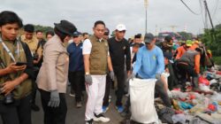 Turun ke Kalimalang, Plt Bupati Bekasi dan Menteri LH Tegaskan Penindakan Pembuang Sampah Liar