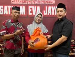 Momen Menjelang Hari Raya DPC PDI Perjuangan Kabupaten Takalar, Memelihara Jaringan Partai Dengan Berbagi Sembako