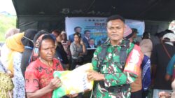 TNI dan Bulog Hadirkan Program Pangan Murah Beras di Kab. Puncak Jaya