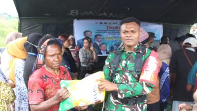 TNI dan Bulog Hadirkan Program Pangan Murah Beras di Kab. Puncak Jaya