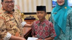 Bupati Daeng Manye Apresiasi Prestasi Burhan, Siswa Berprestasi yang Pernah Viral Bacakan UUD 1945
