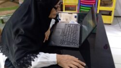 Usia 70 Bukan Batas, Perjuangan Ibu Sumiyem Menuntut Ilmu di PKBM ALIF