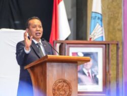 Menkop Ferry Juliantono Tantang Wisudawan Trilogi Jadi Penggerak Koperasi Merah Putih