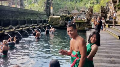 Pengalaman Melukat di Bali, Menyucikan Diri di Tirta Empul dan Menyelami Kearifan Leluhur Nusantara