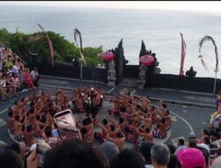 Pengalaman Menonton Tari Kecak di Pura Uluwatu, Saat Senja dan Legenda Ramayana Menyatu