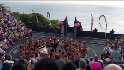 Pengalaman Menonton Tari Kecak di Pura Uluwatu, Saat Senja dan Legenda Ramayana Menyatu