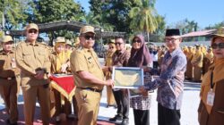 Bupati Takalar Pimpin Apel Gabungan, Tekankan Disiplin ASN dan Serahkan Penghargaan Purna Bakti