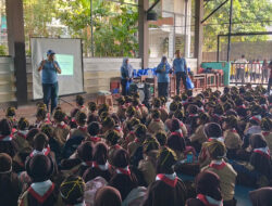 Mahasiswa KKN UBP Karawang Bangun Budaya Pilah Sampah di Desa Sukarukun Lewat Psikoedukasi