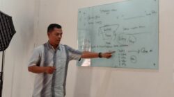 Pimred Inpopedia Bekali Mahasiswa Magang IAI Al Azis Teknik Menulis Berita