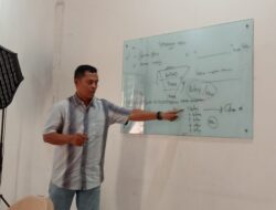 Pimred Inpopedia Bekali Mahasiswa Magang IAI Al Azis Teknik Menulis Berita