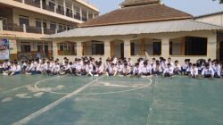 Al Izzah Islamic Boarding School Kibarkan Merah Putih pada HUT ke-81 Kemerdekaan RI