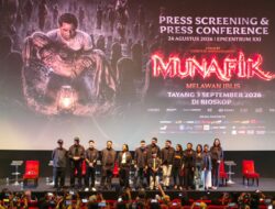 Di Balik Teror Horornya, Film Munafik: Melawan Iblis Bicara Trauma dan Keikhlasan, saat Arya Saloka Menjadi Ustaz yang Merukiah Acha Septriasa