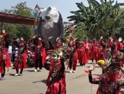 Karnaval Budaya pada Puncak Peringatan HUT ke-81 Republik Indonesia di Perum Mustika Grande Desa Burangkeng