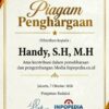 Handy, S.H., M.H. Raih Piagam Penghargaan dari Media Inpopedia.co.id